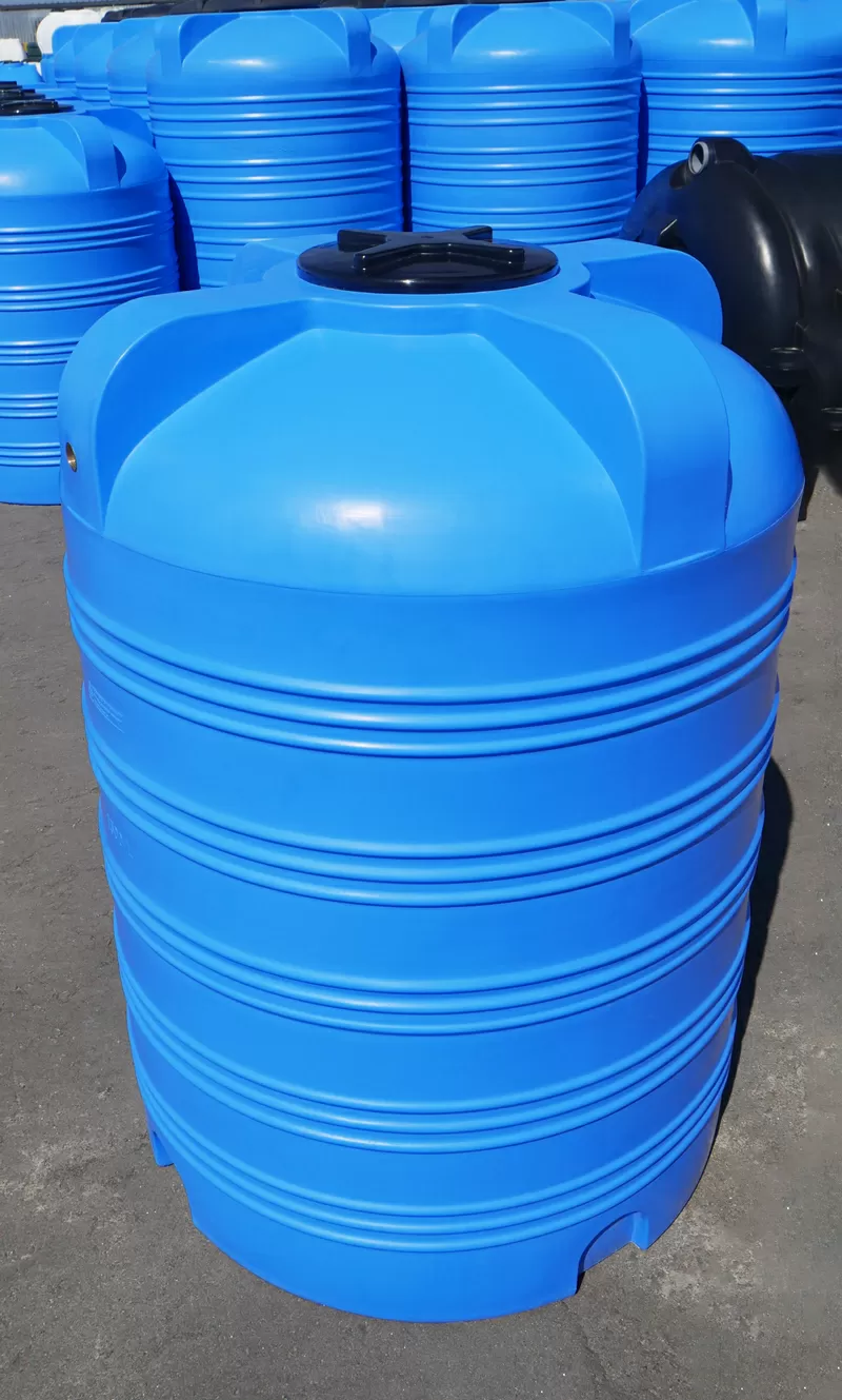 Емкость вертикальная пластиковая на 1500 литров 2