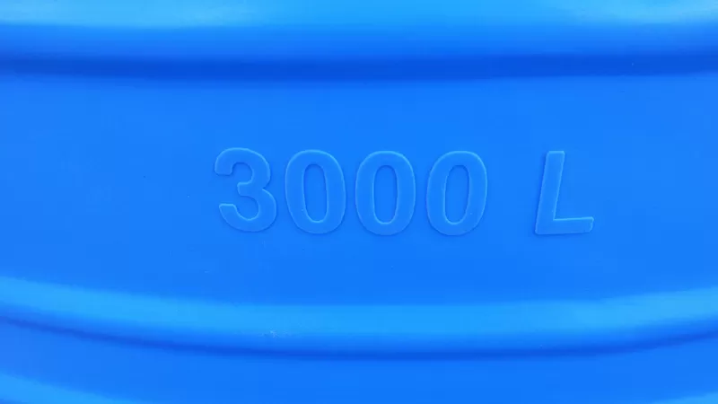 Емкость вертикальная пластиковая на 3000 литров 2